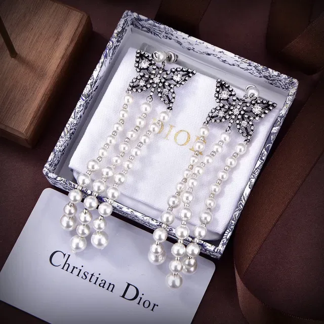 Dior أقراط كريستال نجمية وفرنج لؤلؤ 2