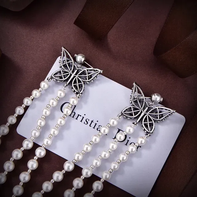 Dior أقراط كريستال نجمية وفرنج لؤلؤ 4
