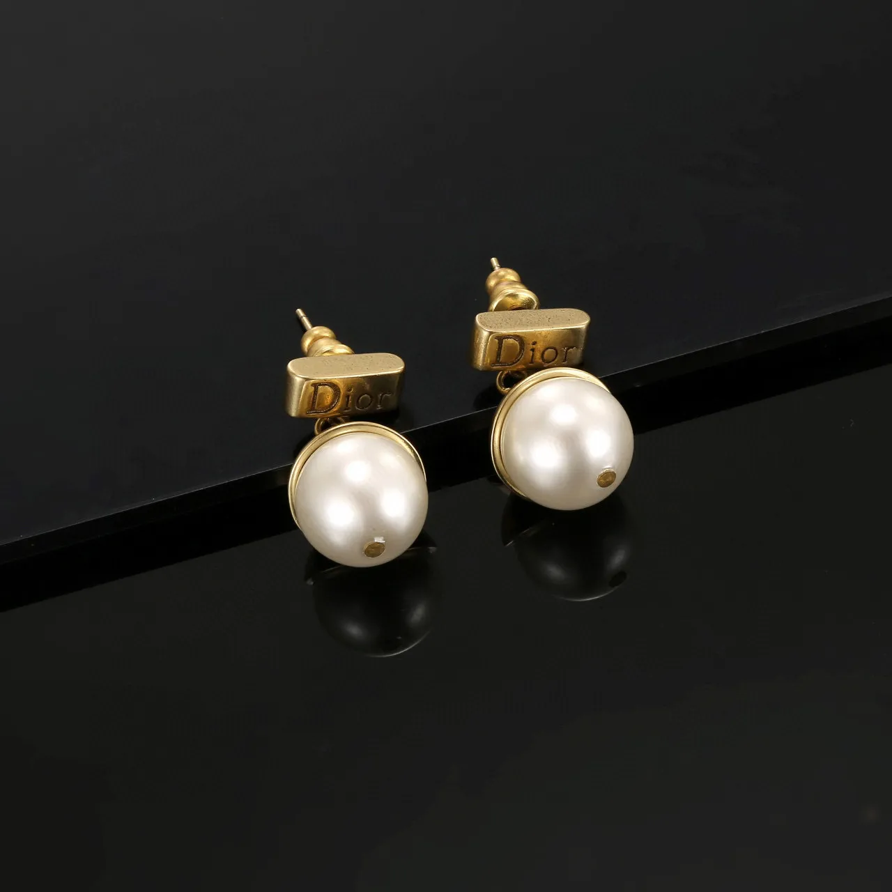 Dior White Gold Pearl Stud Plaque Earrings 5