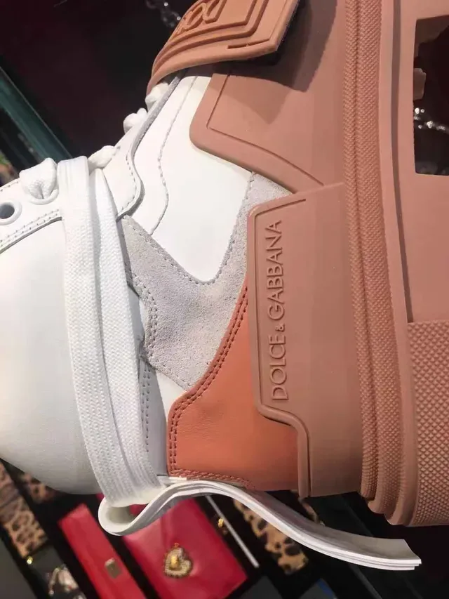 Dolce & Gabbana Tênis Lifestyle Bege Branco de Cano Alto com Tiras Acentuadas 2