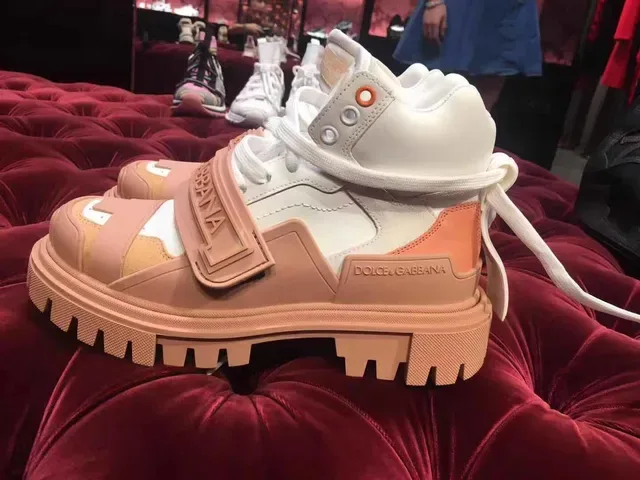 Dolce & Gabbana Tênis Lifestyle Bege Branco de Cano Alto com Tiras Acentuadas 4