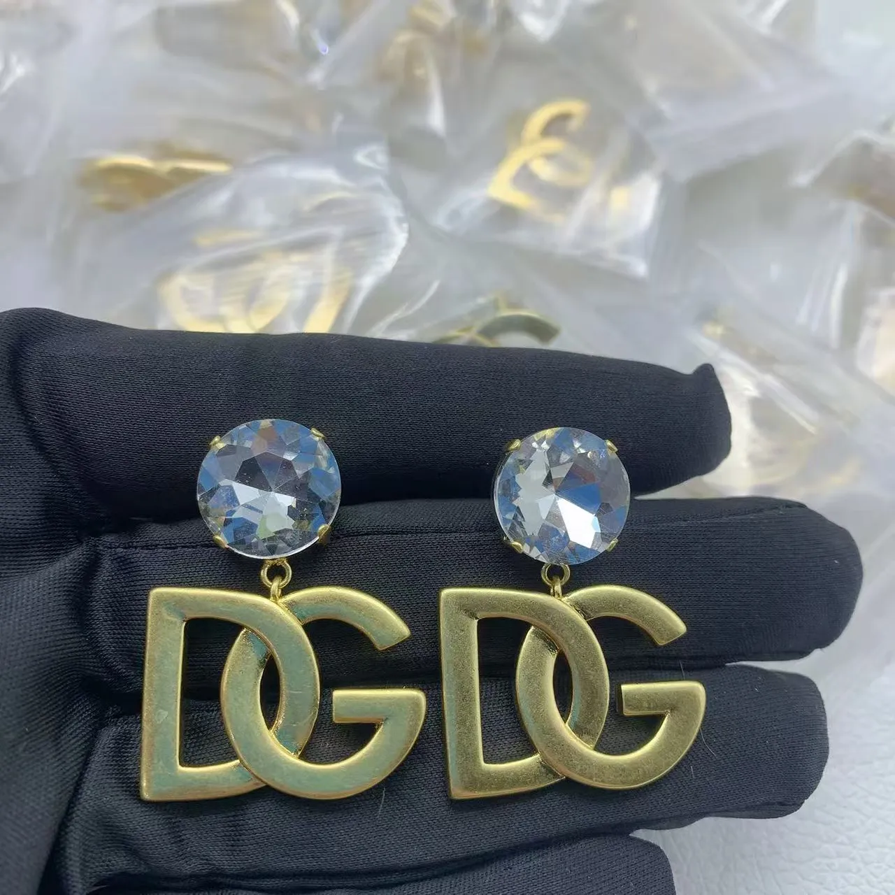 أقراط قطرة Dolce & Gabbana DG لوجو كريستال 3