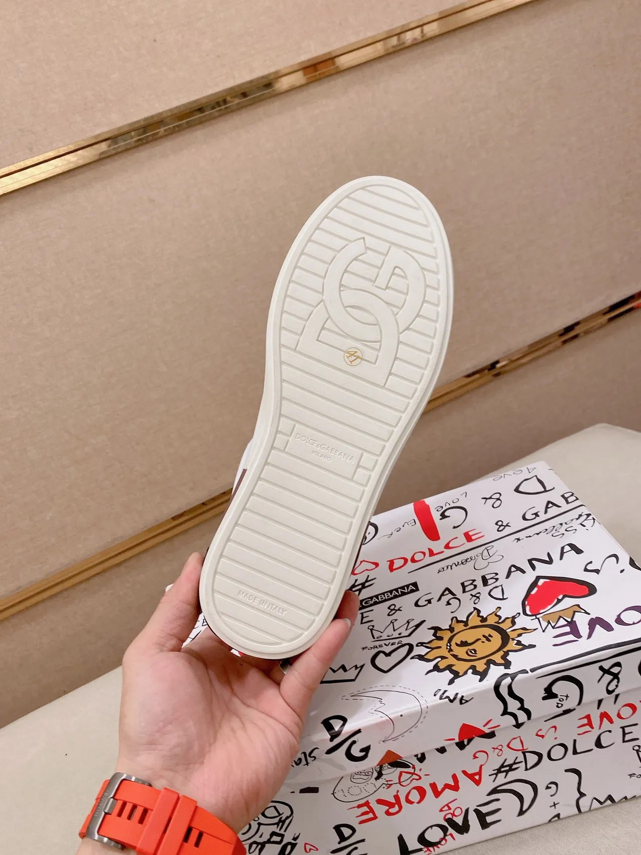 Dolce & Gabbana LOVE Collection Sneakers lifestyle en cuir blanc et marron 2