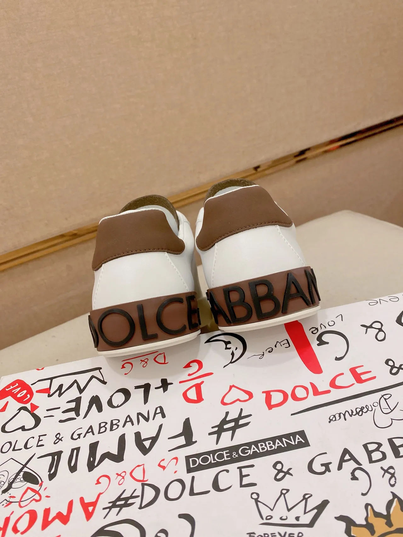 Dolce & Gabbana LOVE Collection Sneakers lifestyle en cuir blanc et marron 3