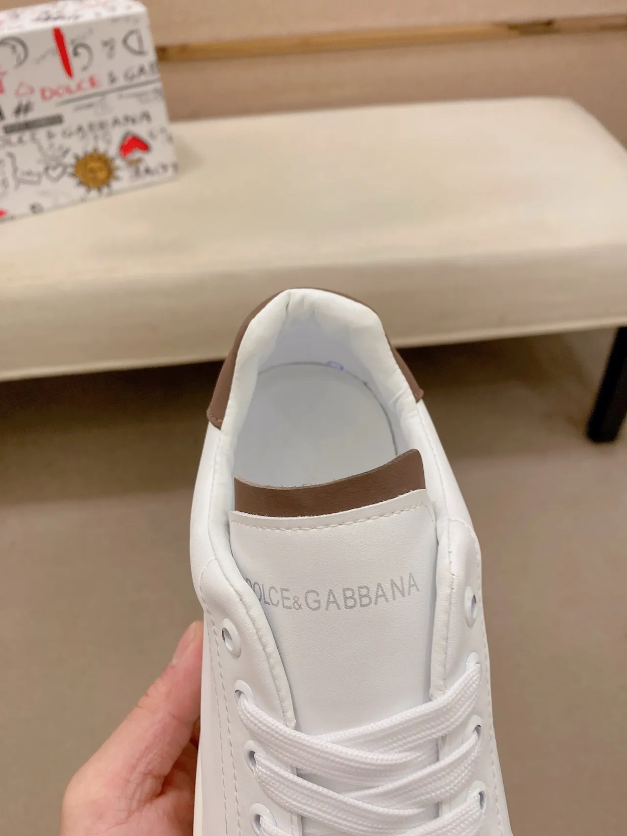 Dolce & Gabbana LOVE Collection Sneakers lifestyle en cuir blanc et marron 4