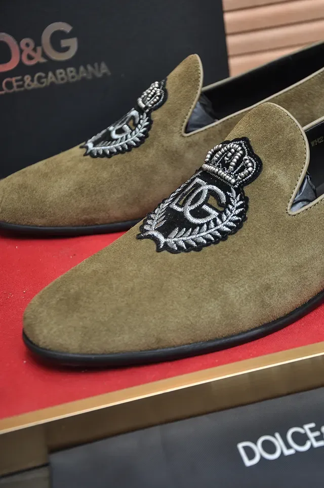 Dolce & Gabbana Portofino Verde Exército Preto Camurça Superior Bordado Crest Mocassim 2