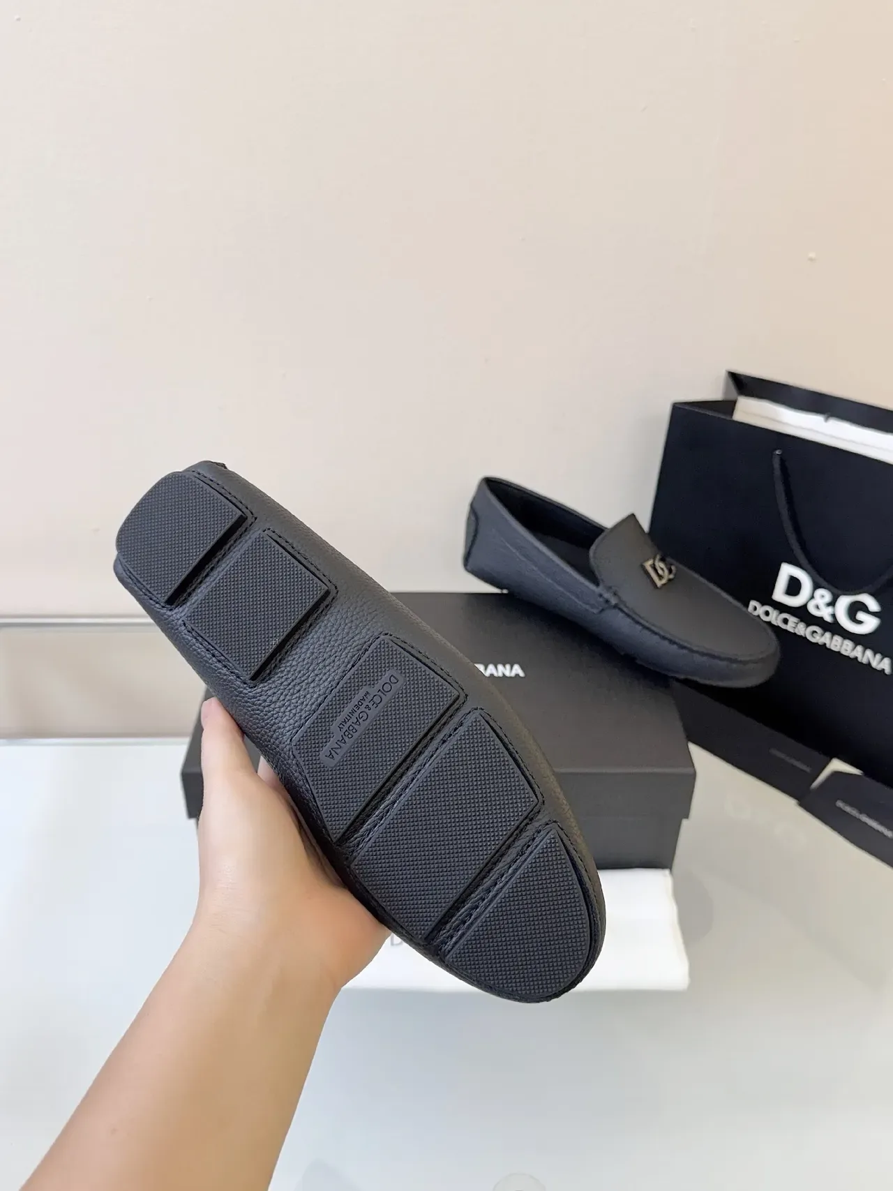 Dolce & Gabbana Portofino Mocassin Noir Cuir Grainé Metal Logo DG 5