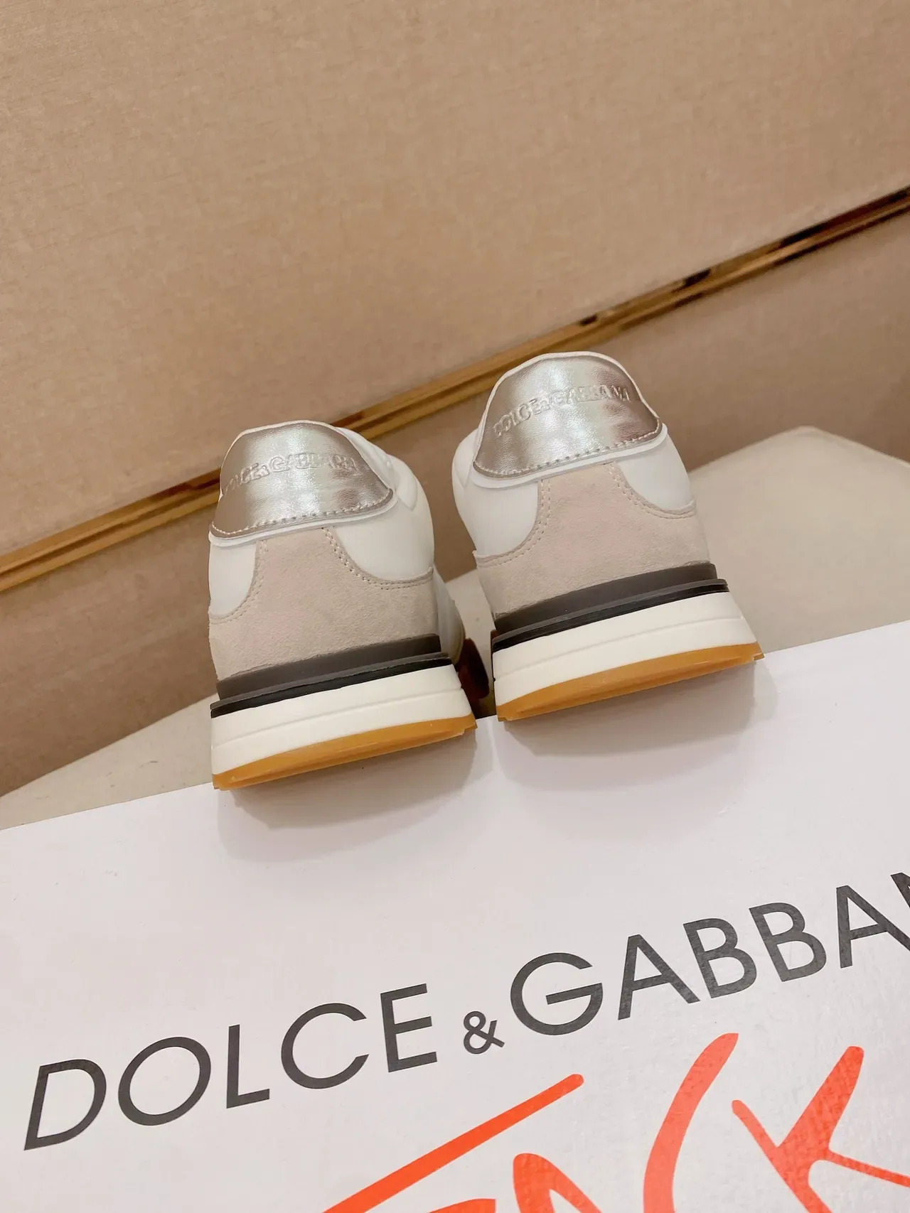 Dolce & Gabbana Tênis Lifestyle Branco Bege Material Misto Superior Oversized Logo Metálico 3