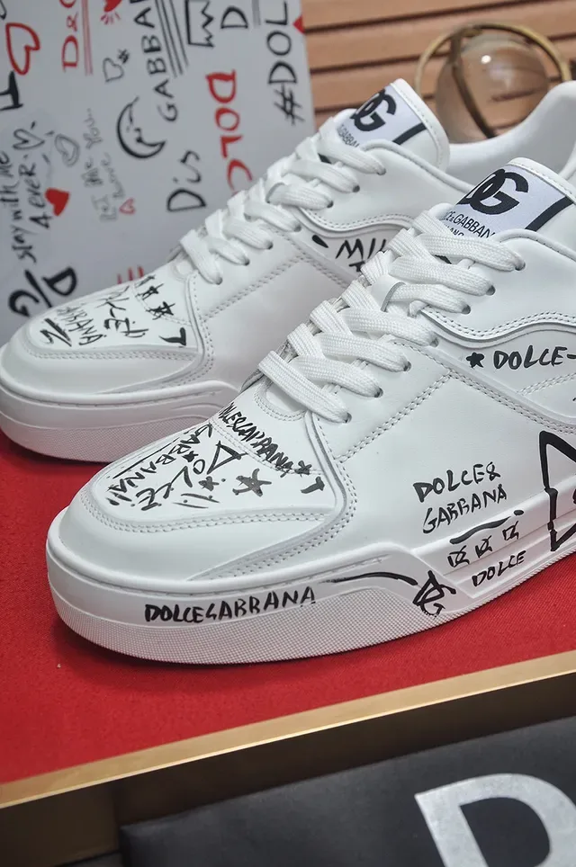 Dolce & Gabbana Tênis Lifestyle Branco e Preto de Couro Graffiti-Print 3