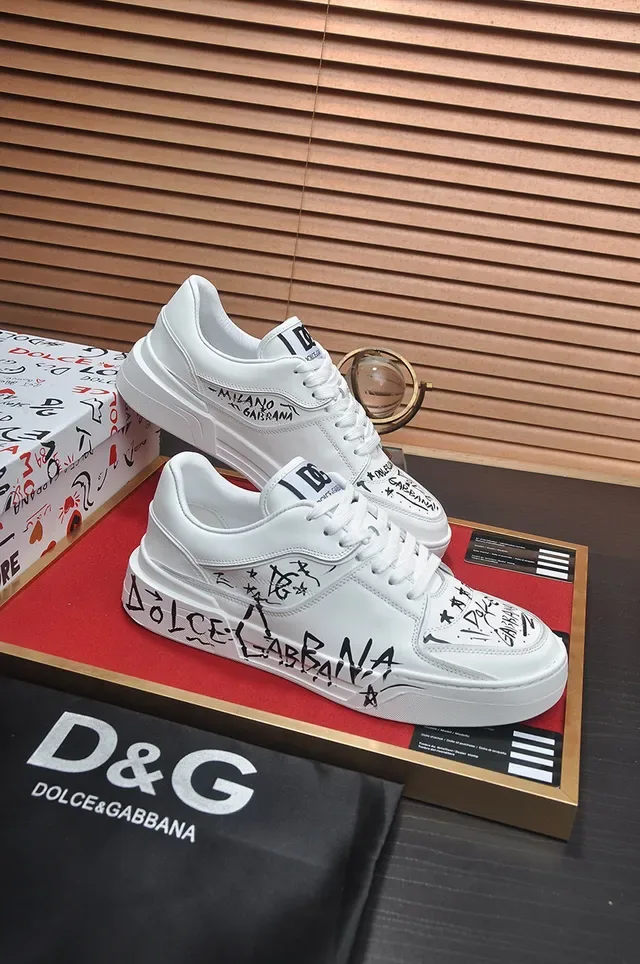 Dolce & Gabbana Tênis Lifestyle Branco e Preto de Couro Graffiti-Print 5