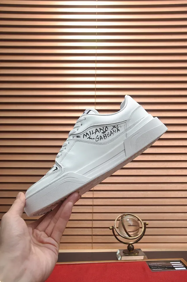 Dolce & Gabbana Tênis Lifestyle Branco e Preto de Couro Graffiti-Print 6
