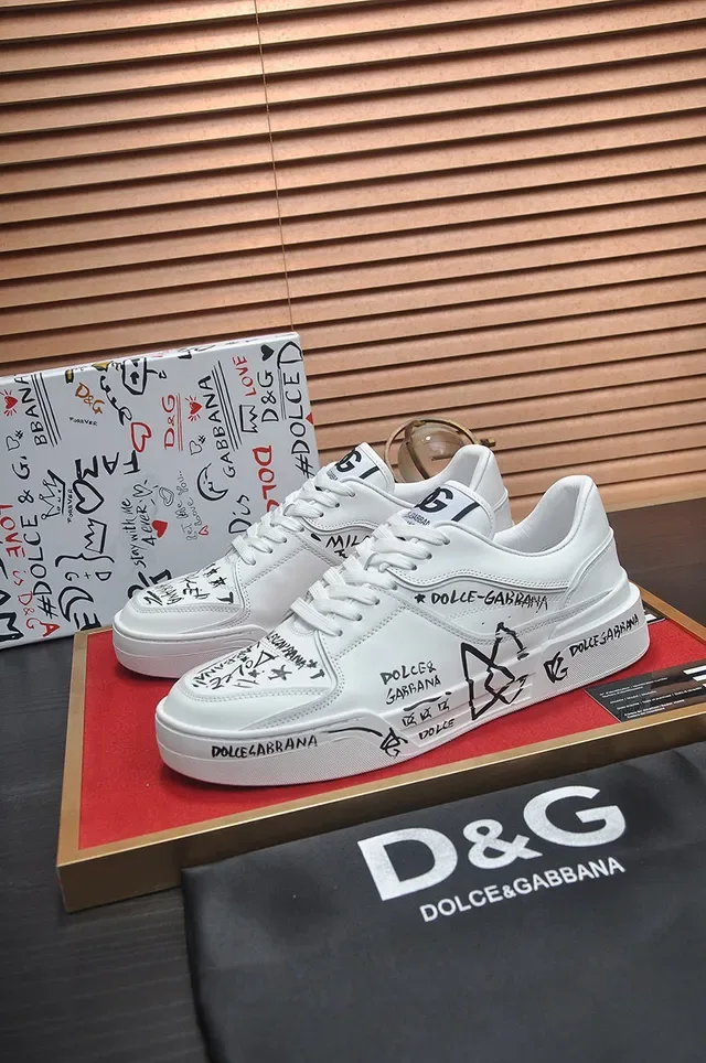 Dolce & Gabbana Tênis Lifestyle Branco e Preto de Couro Graffiti-Print 7