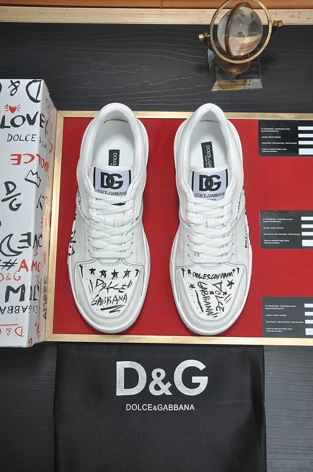 Dolce & Gabbana Tênis Lifestyle Branco e Preto de Couro Graffiti-Print 9