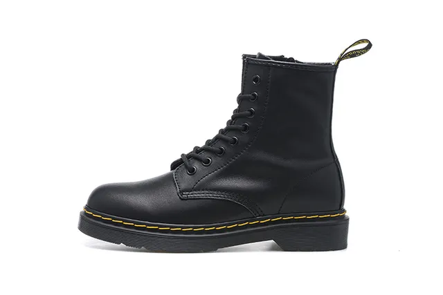 Dr. Martens 1460 Botas Martin de Couro Preto Suave com Costura Amarela 2