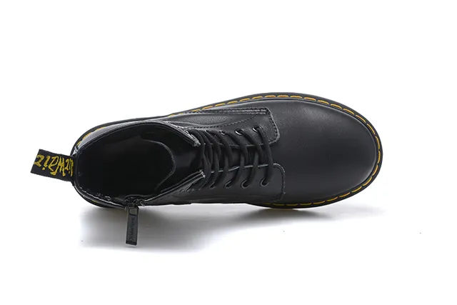 Dr. Martens 1460 Botas Martin de Couro Preto Suave com Costura Amarela 6