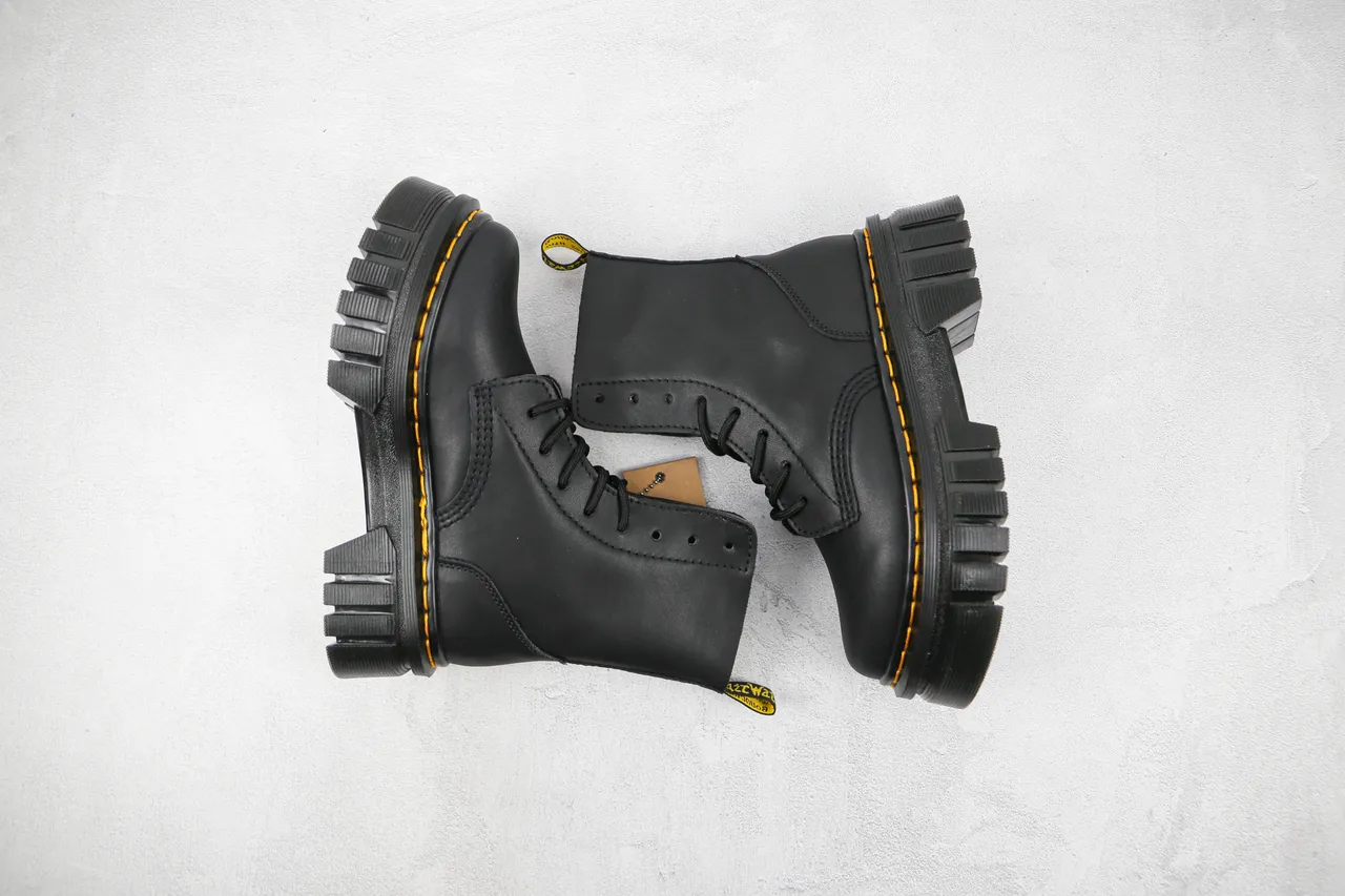 Dr. Martens Jadon negras amarillas suela de plataforma gruesa costura de welt botas Martin 2