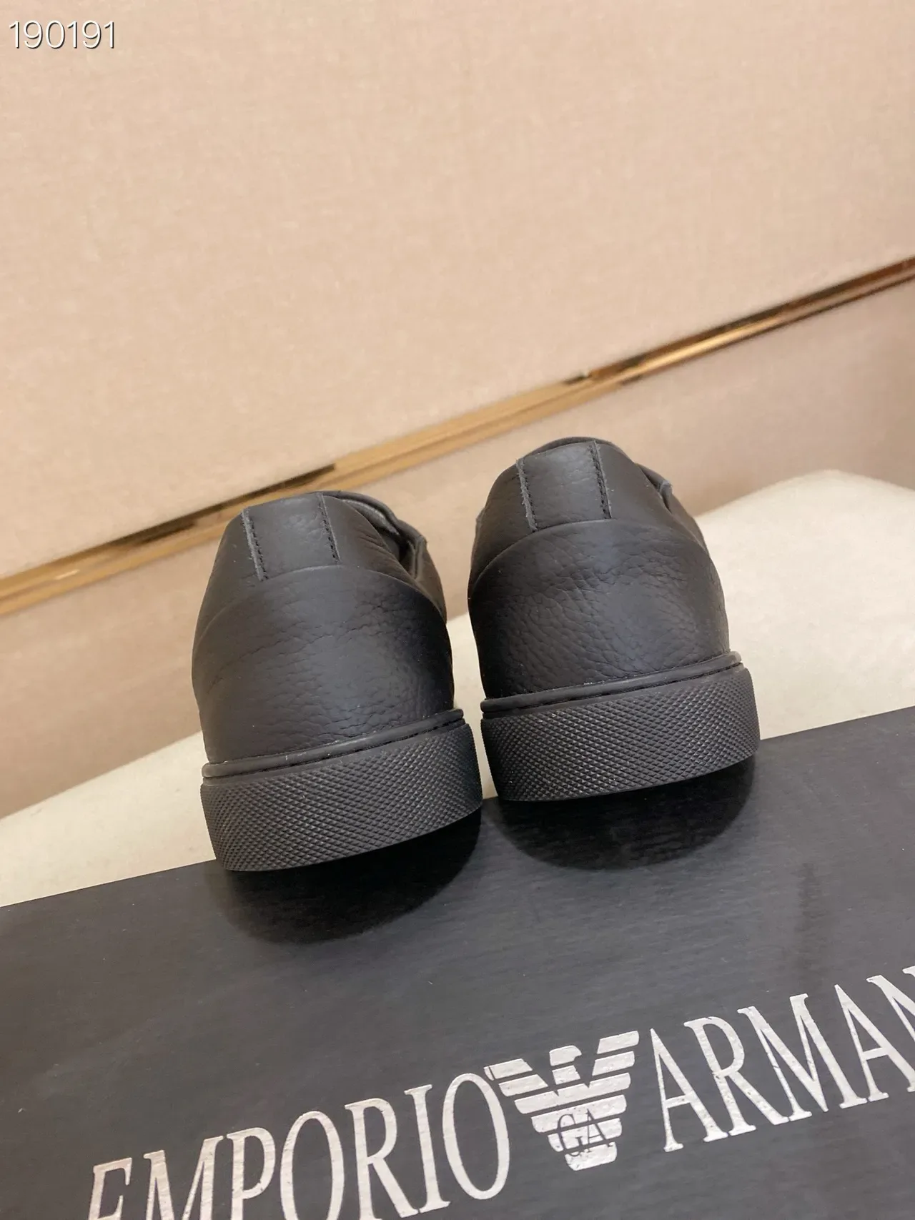 Emporio Armani Tênis lifestyle de couro preto com logotipo de águia 2
