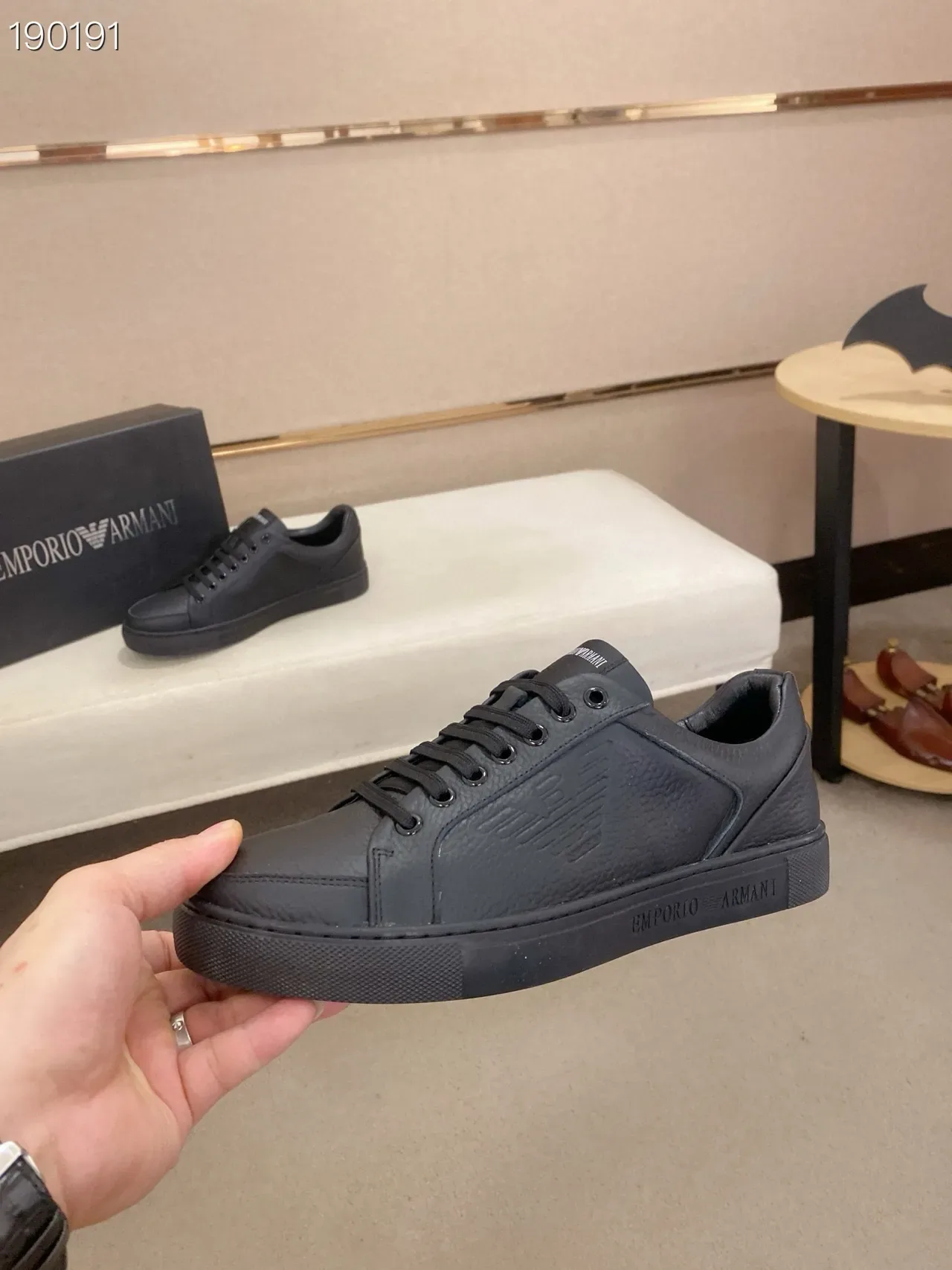 Emporio Armani Tênis lifestyle de couro preto com logotipo de águia 4