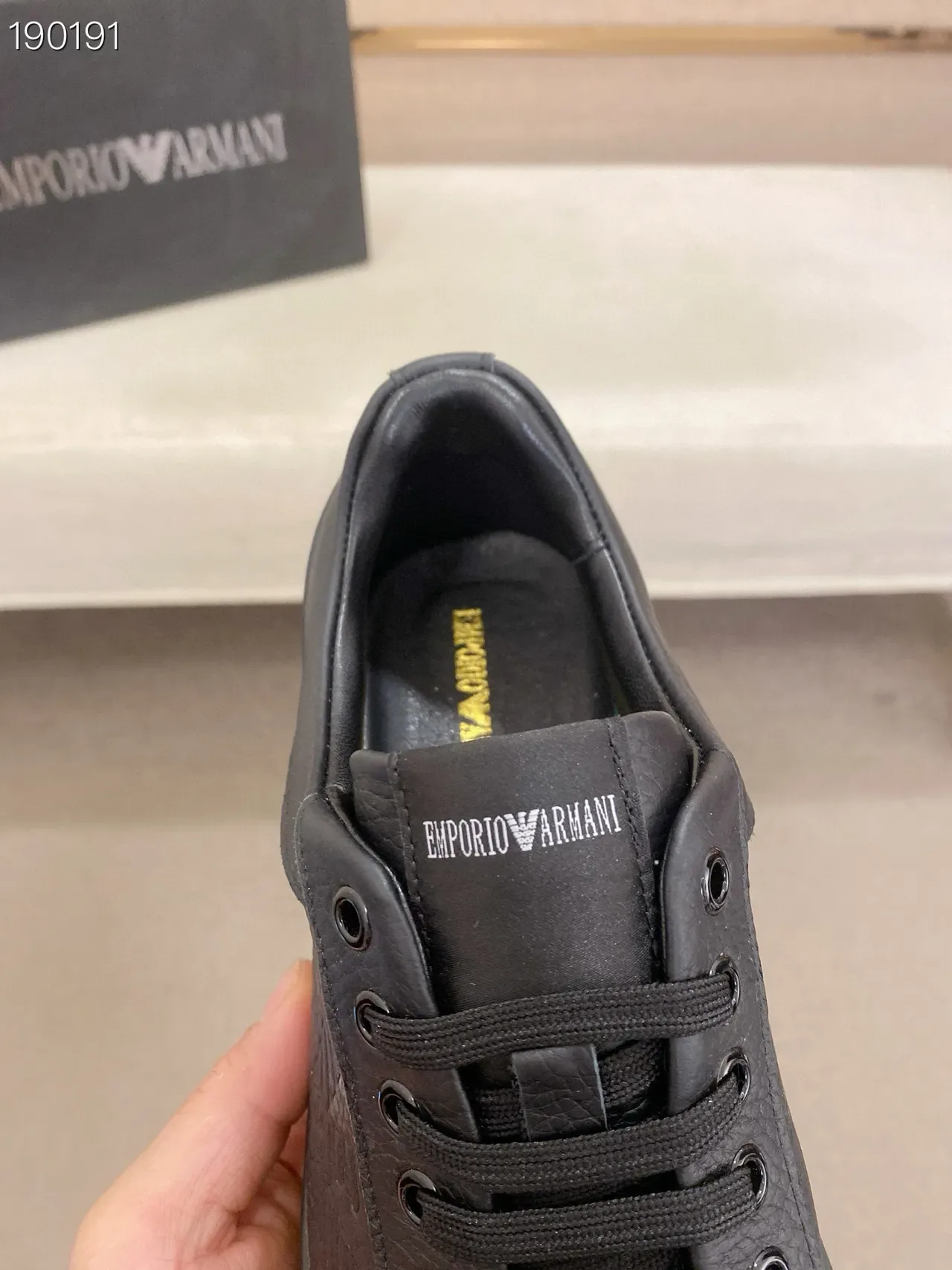 Emporio Armani Tênis lifestyle de couro preto com logotipo de águia 6