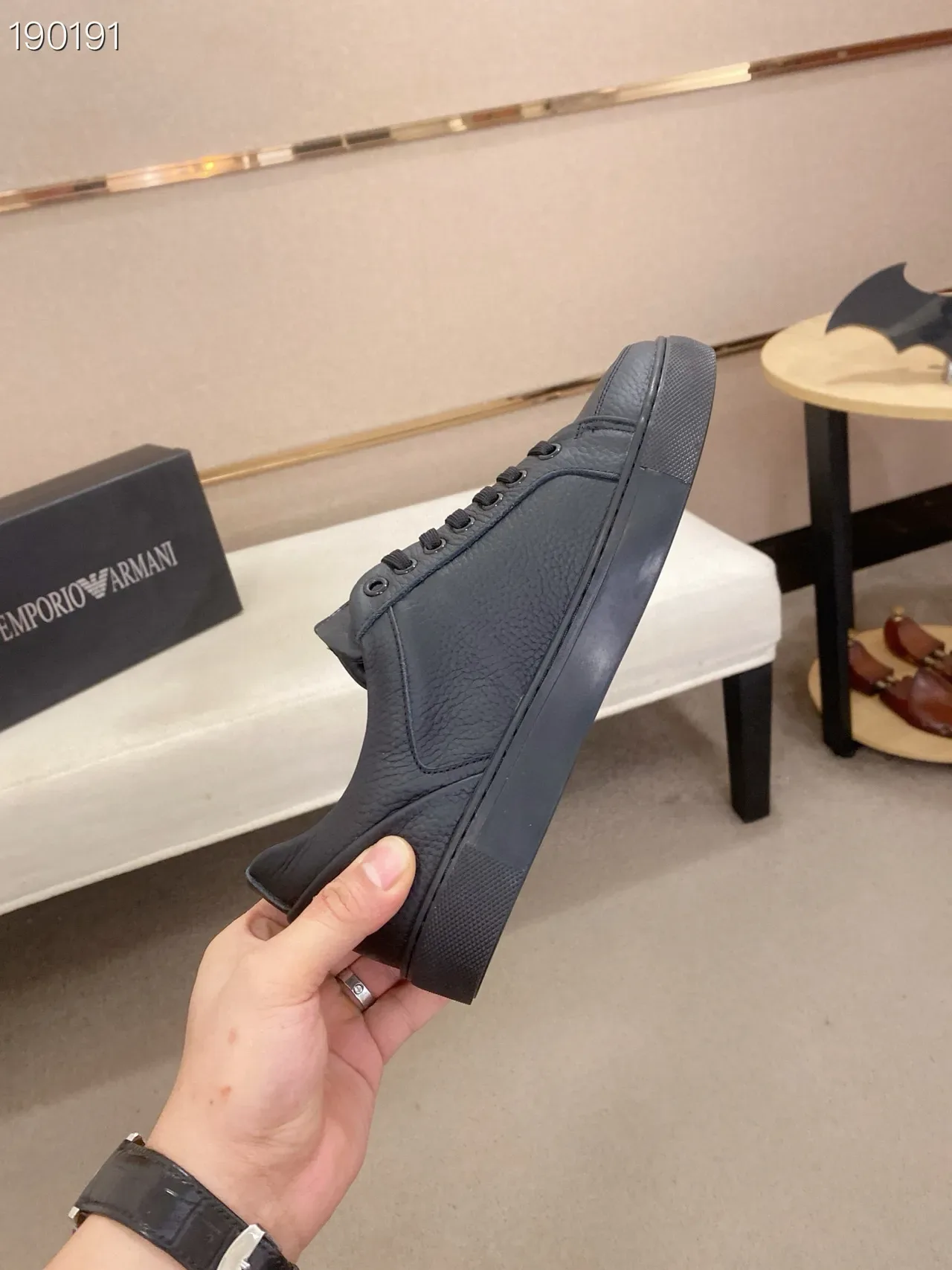 Emporio Armani Tênis lifestyle de couro preto com logotipo de águia 8