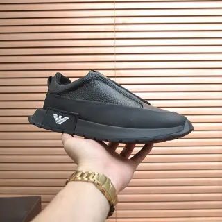 Emporio Armani কালো স্লিপ-অন পীবল্ড লেদার উপর লাইফস্টাইল স্নিকার