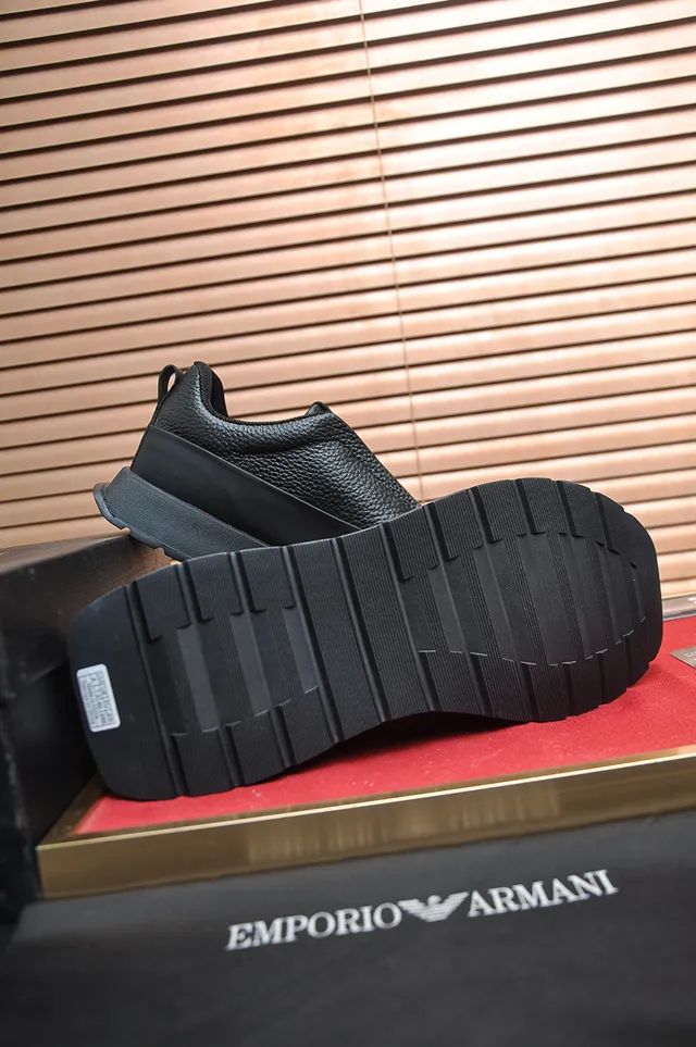 Emporio Armani Chaussures lifestyle noires slip-on en cuir grainé 3