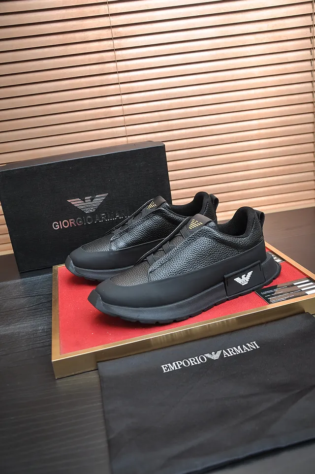 Emporio Armani Chaussures lifestyle noires slip-on en cuir grainé 4
