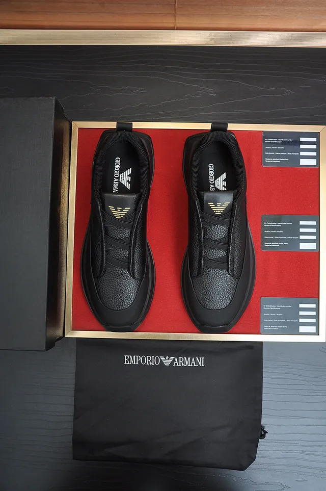 Emporio Armani Chaussures lifestyle noires slip-on en cuir grainé 5