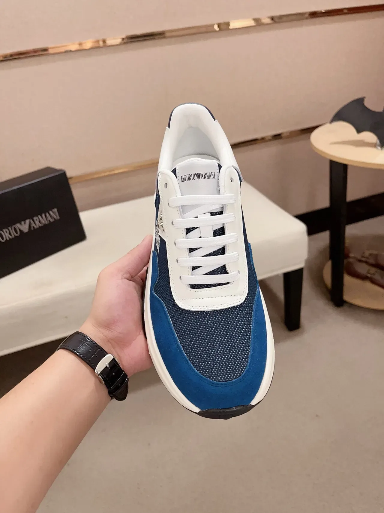 Emporio Armani Tênis lifestyle azul branco com sola plataforma chunky grossa, upper misturado de camurça e malha 2