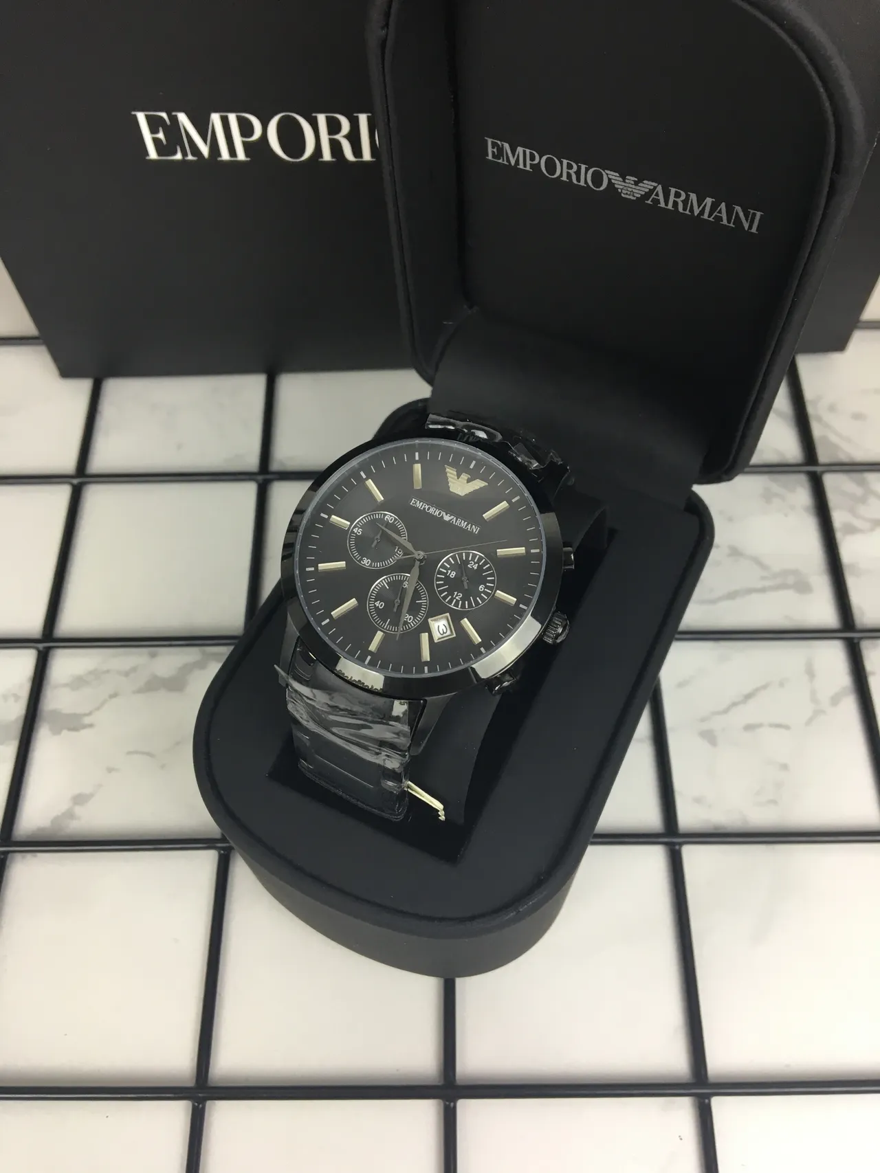 Emporio Armani Chronographe Cadran Noir Acentos Dorés Montre Quartz 4