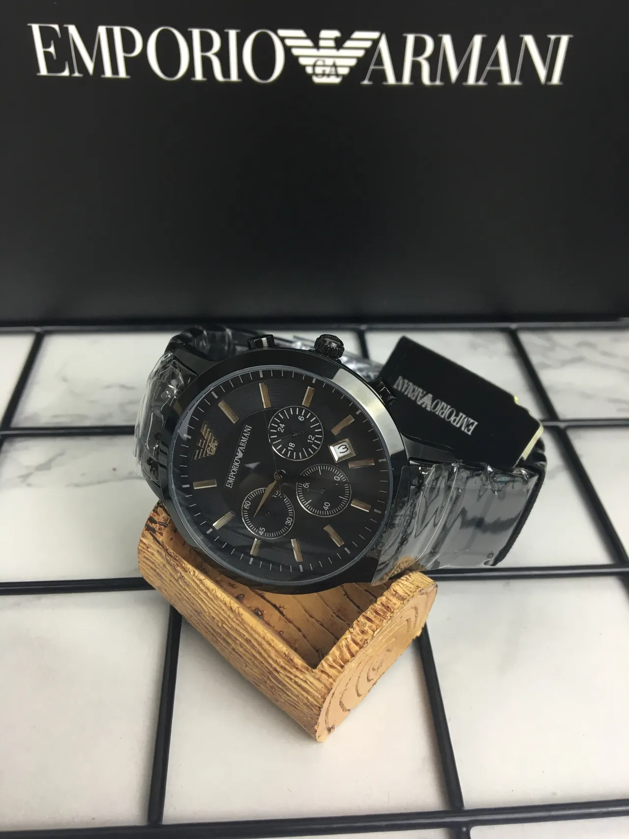 Emporio Armani Chronographe Cadran Noir Acentos Dorés Montre Quartz 6