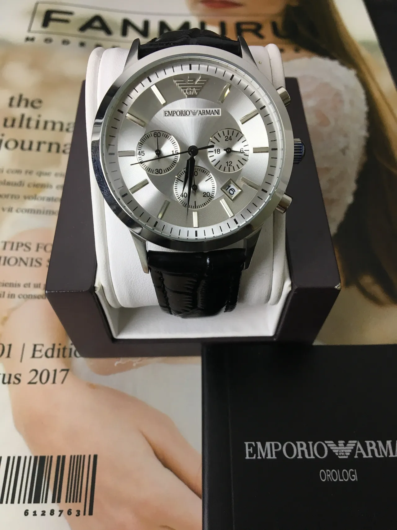 Emporio Armani Chronographe Cadran Argenté Bracelet Cuir Noir Quartz 2