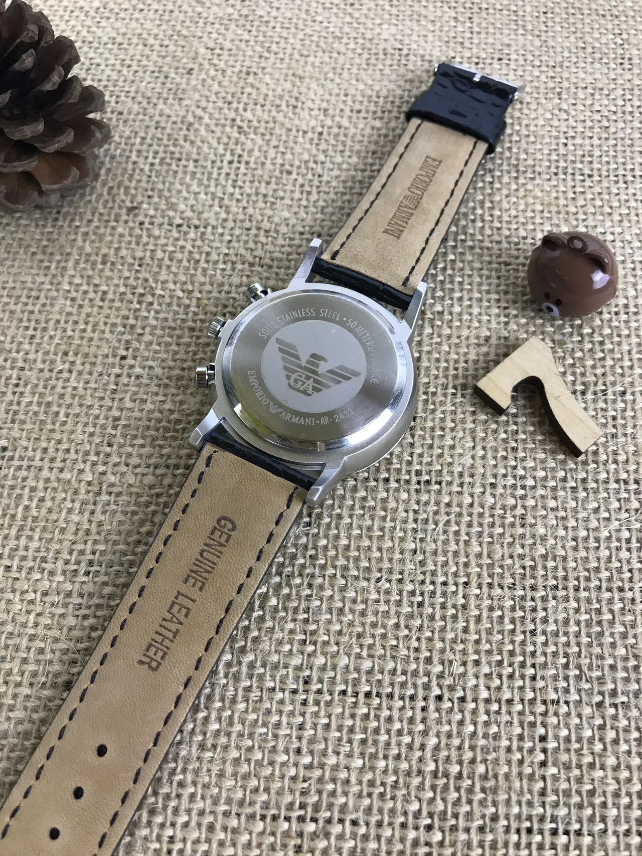 Emporio Armani Chronographe Cadran Argenté Bracelet Cuir Noir Quartz 8