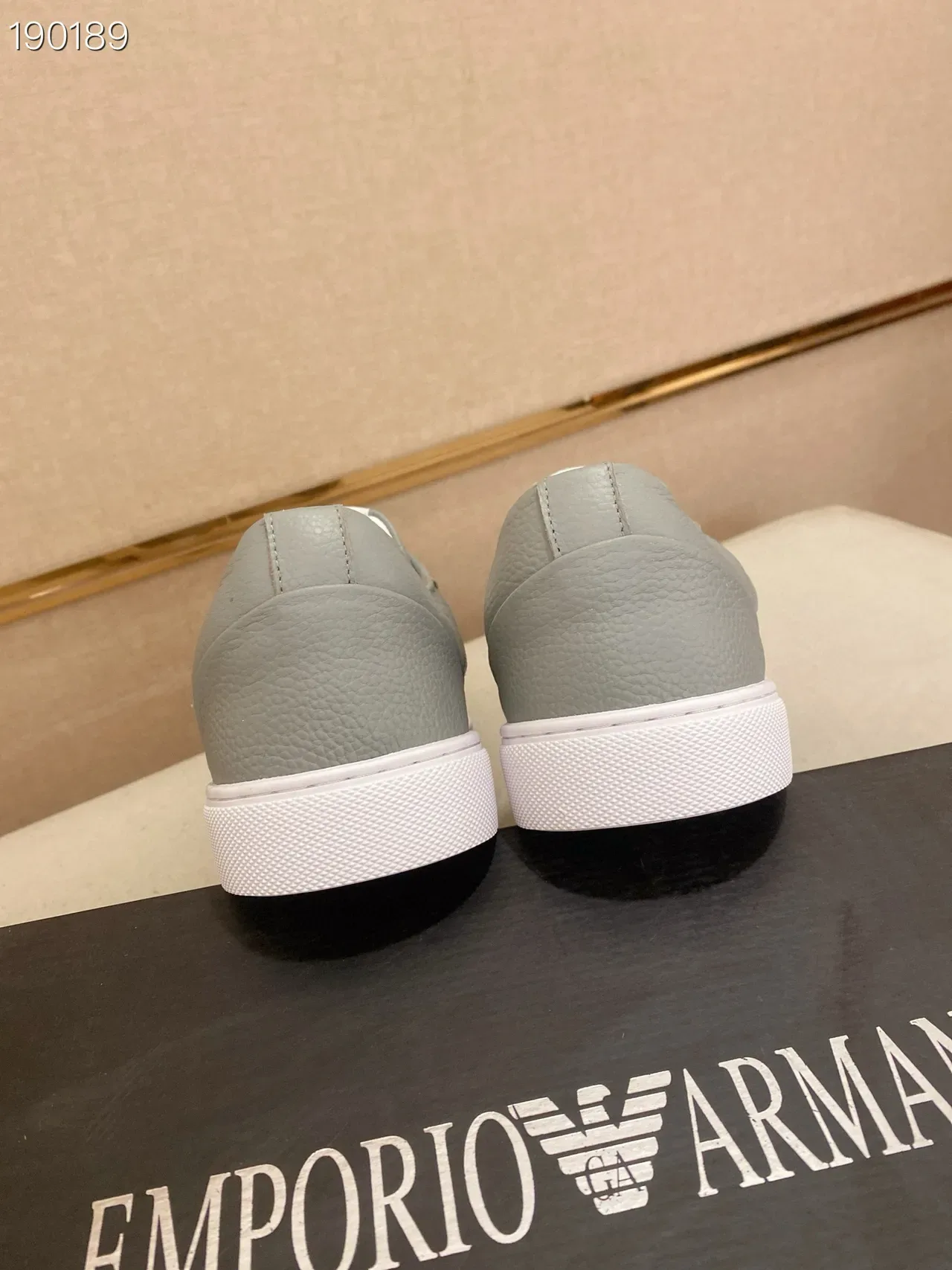 Emporio Armani Gris Blanc Sneakers Lifestyle Cuir à Bout Bas Texturé 2
