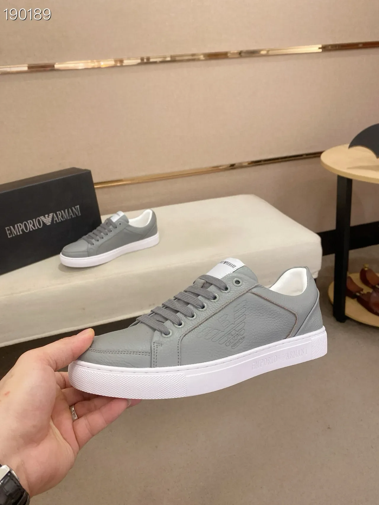 Emporio Armani Gris Blanc Sneakers Lifestyle Cuir à Bout Bas Texturé 5