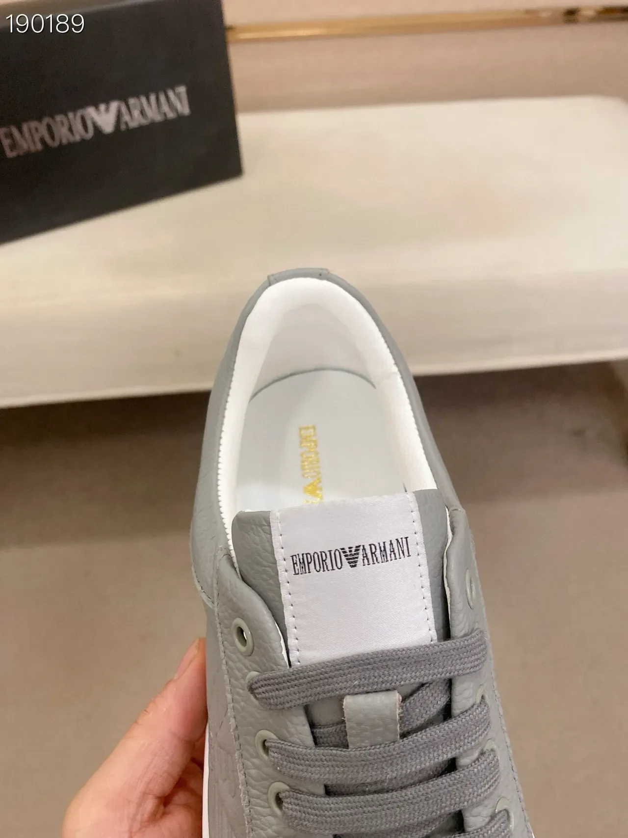 Emporio Armani Gris Blanc Sneakers Lifestyle Cuir à Bout Bas Texturé 6
