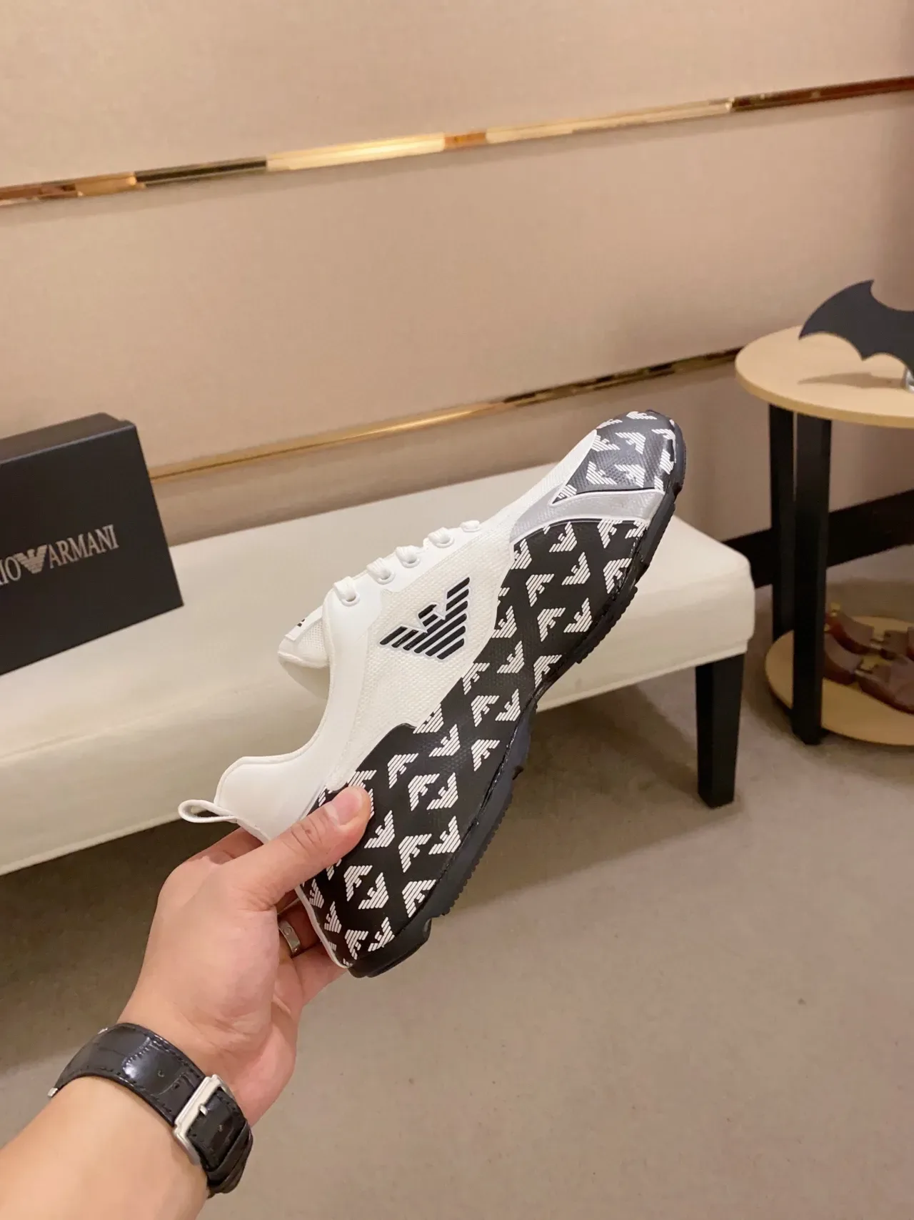 Emporio Armani Lifestyle Sneaker Blanc Noir Impression Monogramme Panneaux Latéraux Maille Et Supérieur Synthétique Sneakers 6