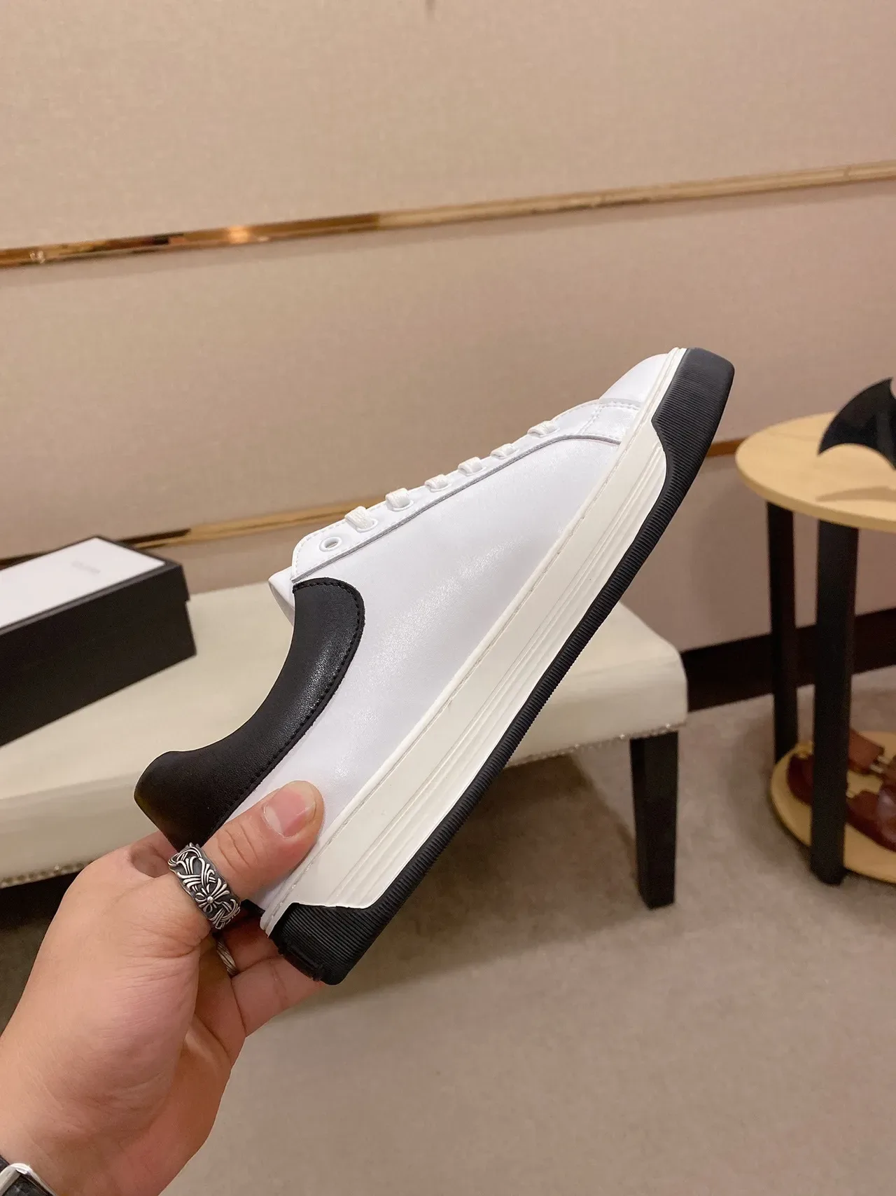 Emporio Armani Chaussures Lifestyle Basses Blanc Noir en Cuir 6