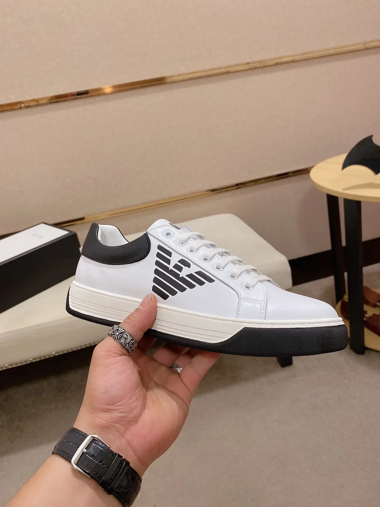 Emporio Armani Chaussures Lifestyle Basses Blanc Noir en Cuir 7