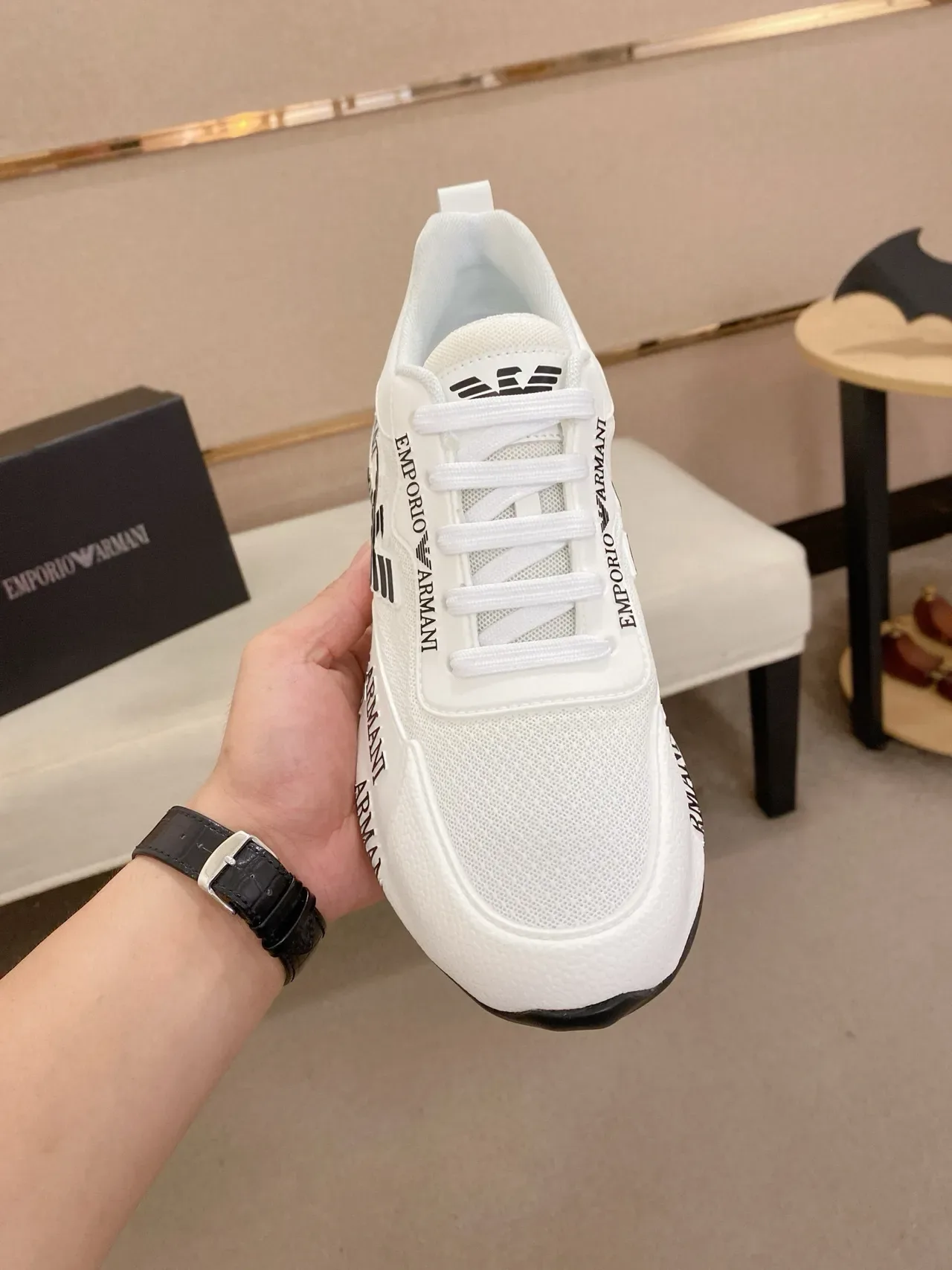 Emporio Armani Blanc Noir Maille Et Synthétique Haut Répétition Typographie Sur Semelle Milieu Chaussures Lifestyle 2