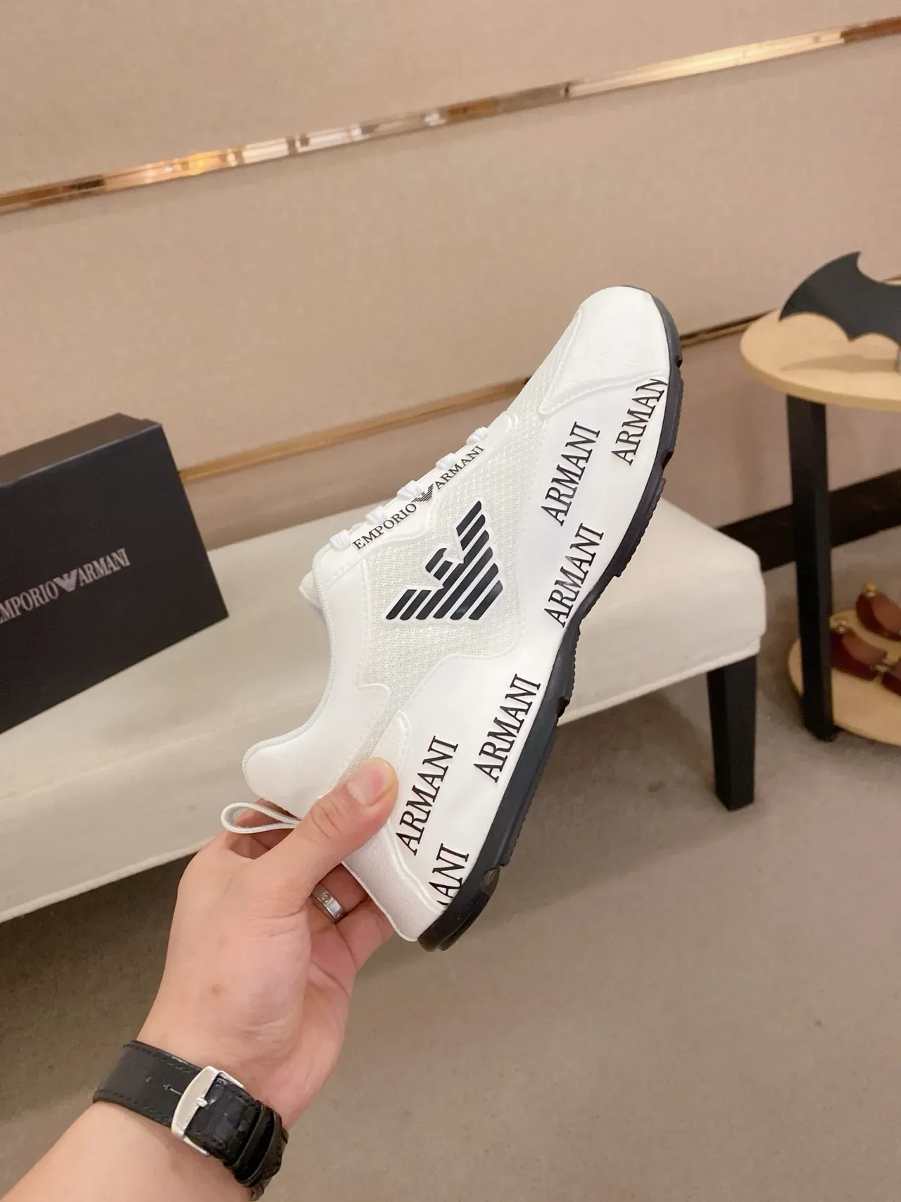 Emporio Armani Blanc Noir Maille Et Synthétique Haut Répétition Typographie Sur Semelle Milieu Chaussures Lifestyle 5
