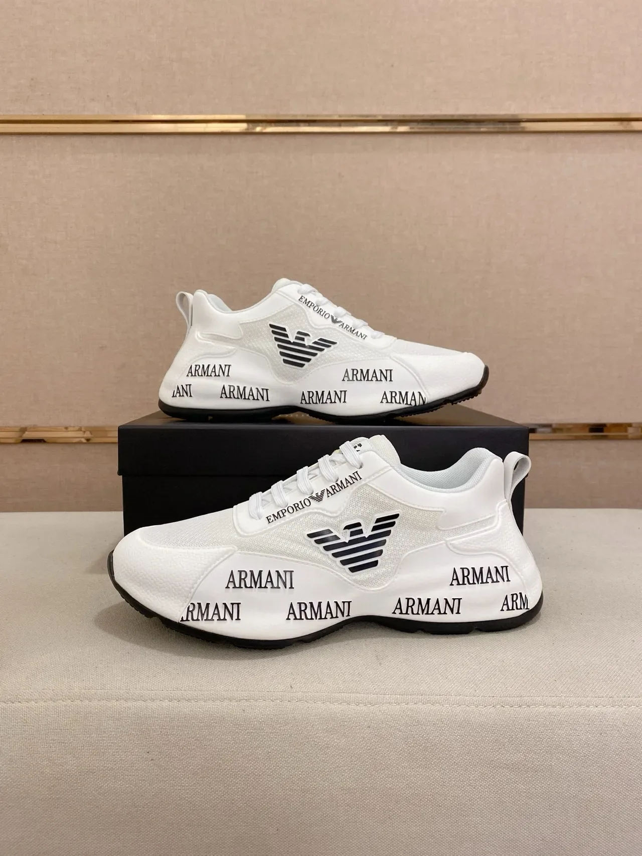 Emporio Armani Blanc Noir Maille Et Synthétique Haut Répétition Typographie Sur Semelle Milieu Chaussures Lifestyle 7