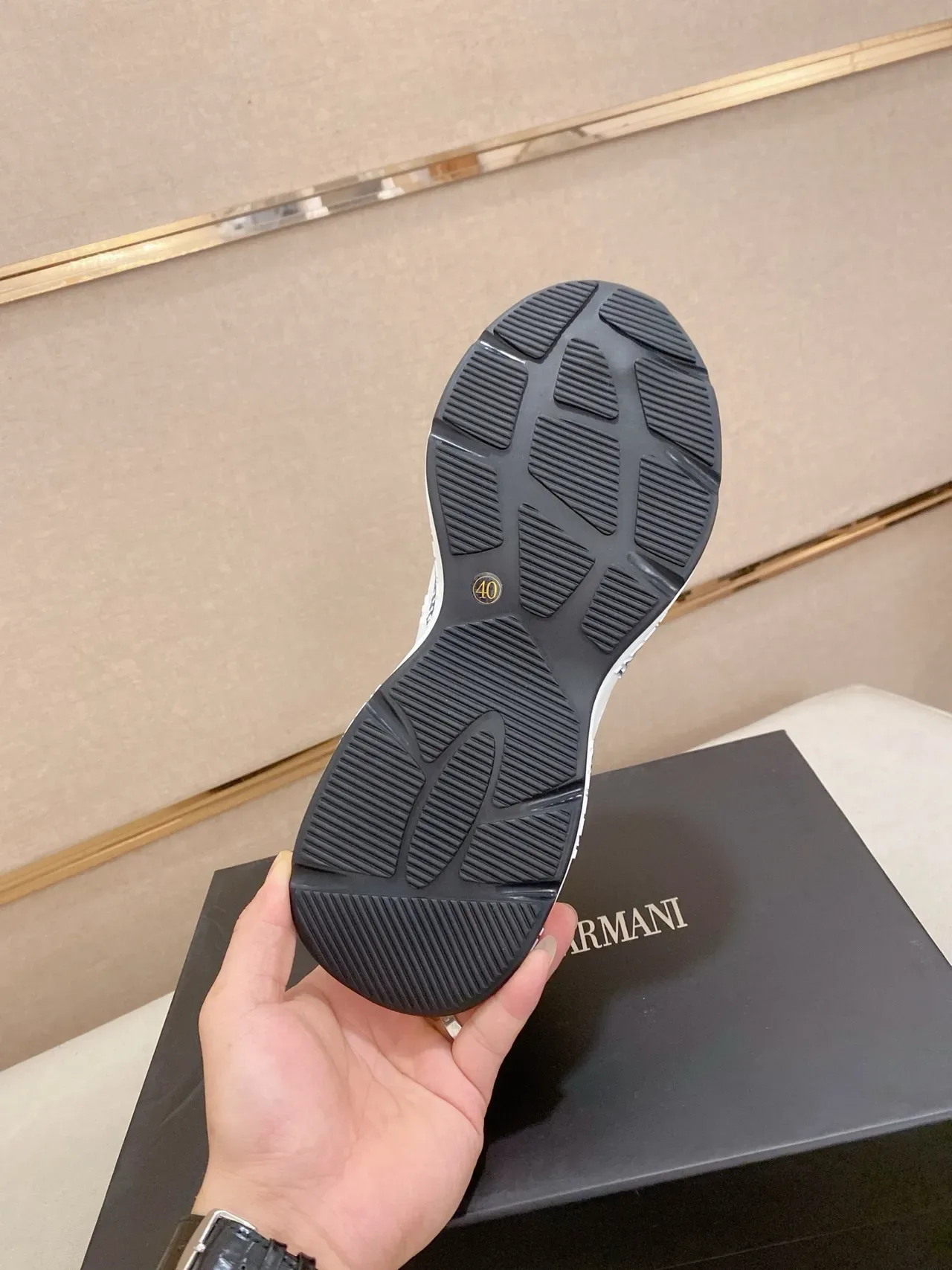 Emporio Armani Blanc Noir Maille Et Synthétique Haut Répétition Typographie Sur Semelle Milieu Chaussures Lifestyle 9