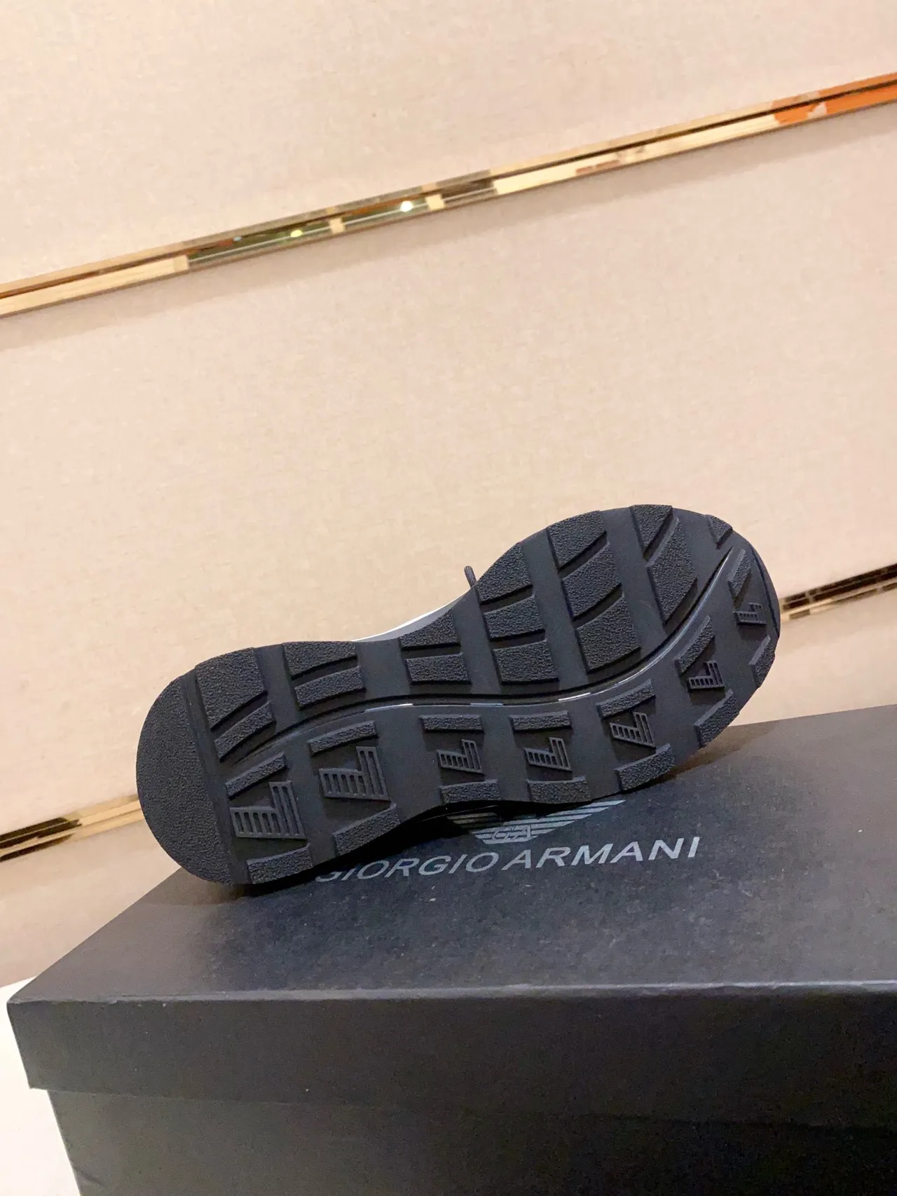 Emporio Armani Sneakers Lifestyle blanc et noir avec tige en maille et panneau latéral marqué 3