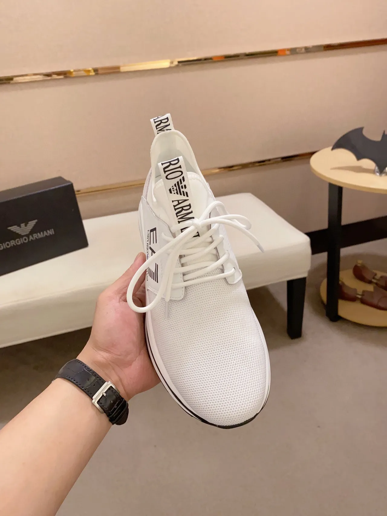 Emporio Armani Sneakers Lifestyle blanc et noir avec tige en maille et panneau latéral marqué 9