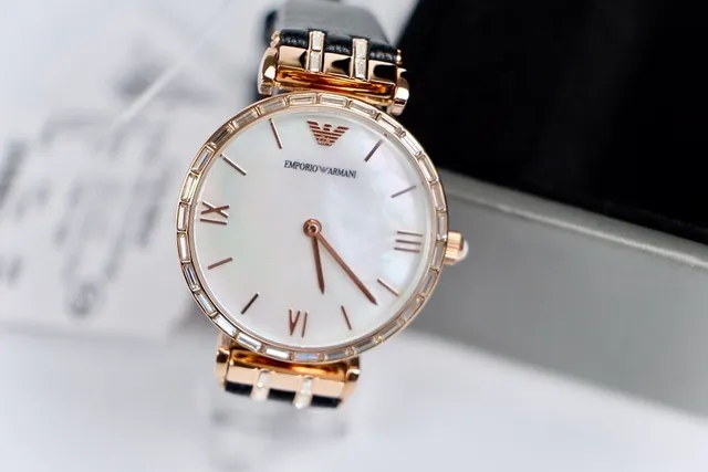 Emporio Armani أبيض أسود دائري إطار كريستال غلاف لؤلؤ أمي وجه كوارتز ساعة 7
