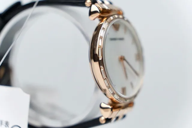 Emporio Armani أبيض أسود دائري إطار كريستال غلاف لؤلؤ أمي وجه كوارتز ساعة 8