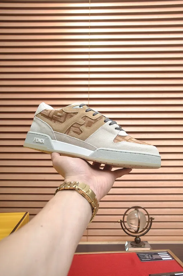 Fendi Beige Blanc Panneaux Monogrammés Couches Daim Sneakers Lifestyle 2