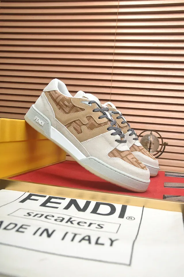 Fendi Beige Blanc Panneaux Monogrammés Couches Daim Sneakers Lifestyle 4