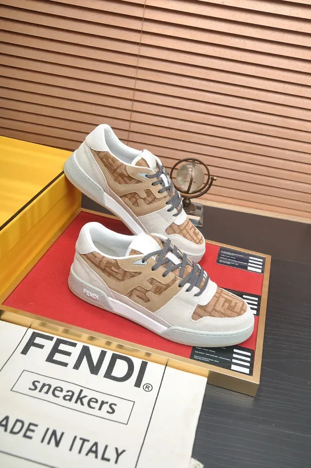 Fendi Beige Blanc Panneaux Monogrammés Couches Daim Sneakers Lifestyle 6